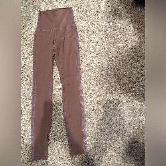 Pale pink, Lululemon leggings with velvet stripes of the side - Picture 4 of 4